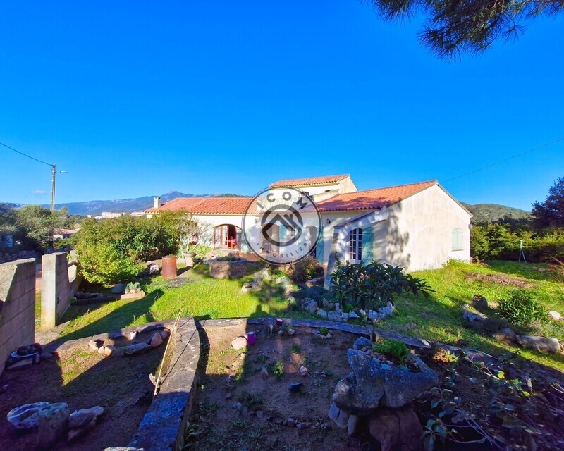 Figari : Maison à rénover avec grand terrain et vue montagne - Maison extérieur