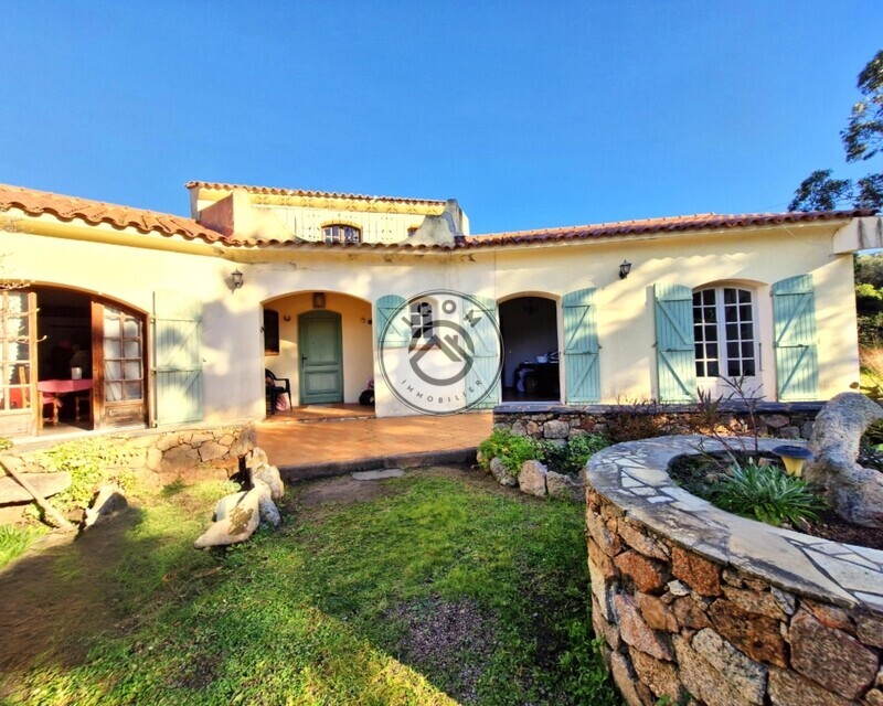 Figari : Maison à rénover avec grand terrain et vue montagne - terrasse avant